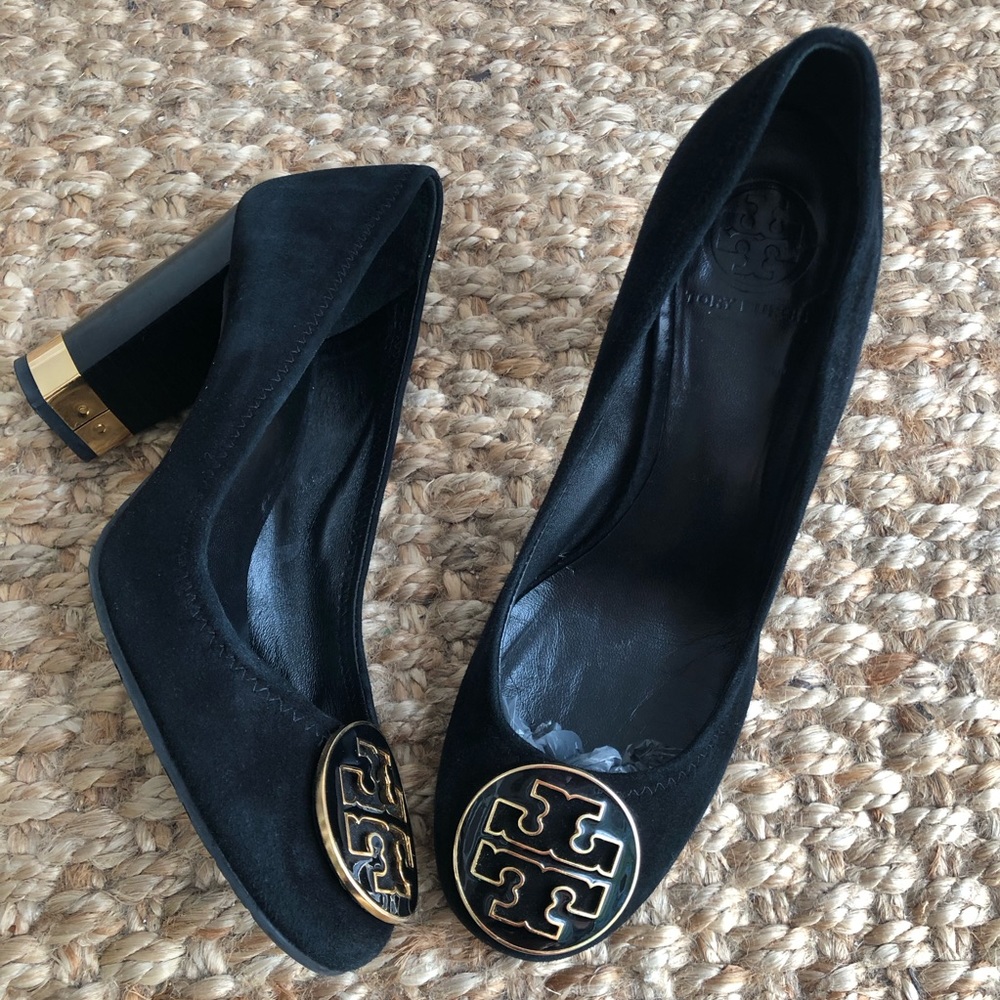 Tory Burch Maddie Black Suede Logo Pump. Size 8